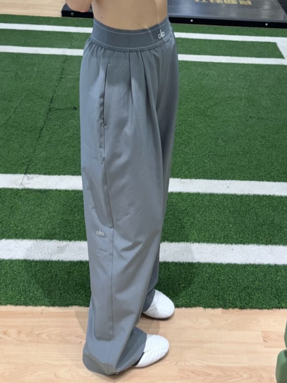 NWT🎉Steel Grey Alo Yoga Suit Up Trouser Relaxed Pants Clean Girl Style😉Regular - Picture 7 of 7